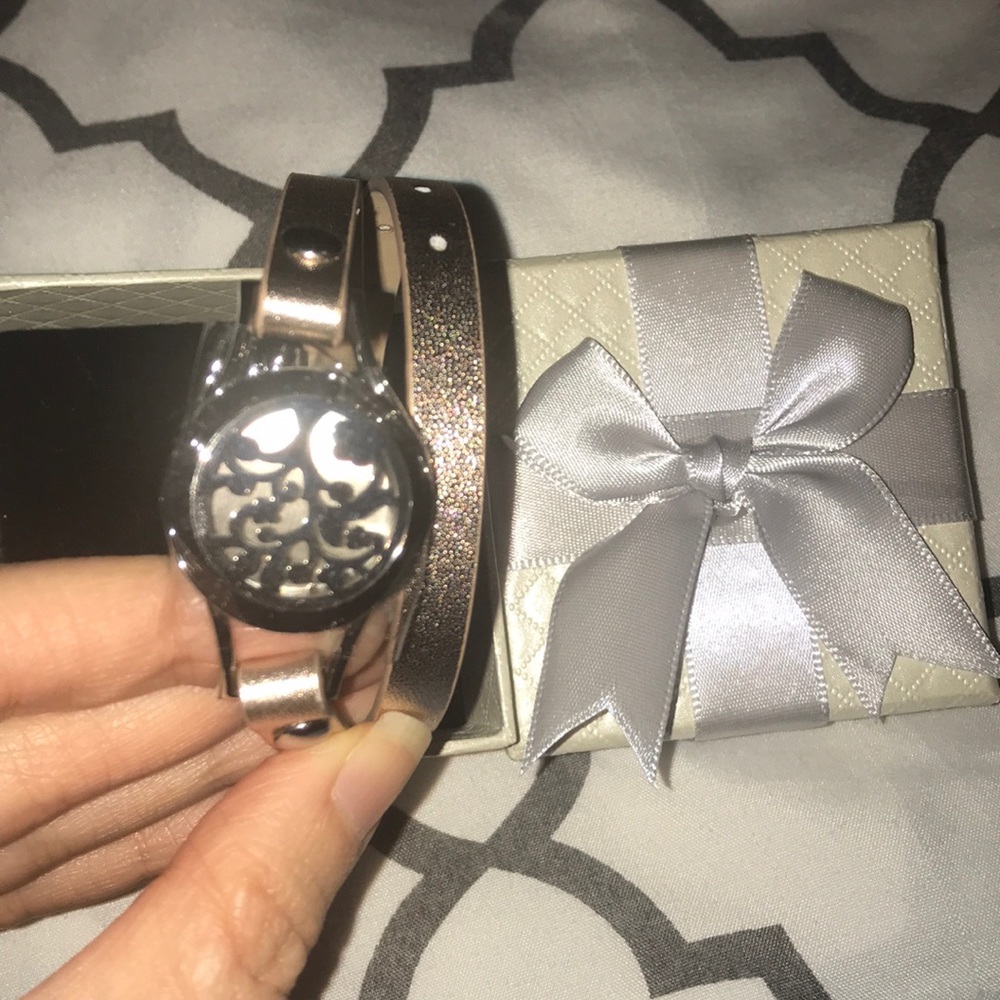 NWT Essential Oil Diffuser Tree of Life Bracelet
